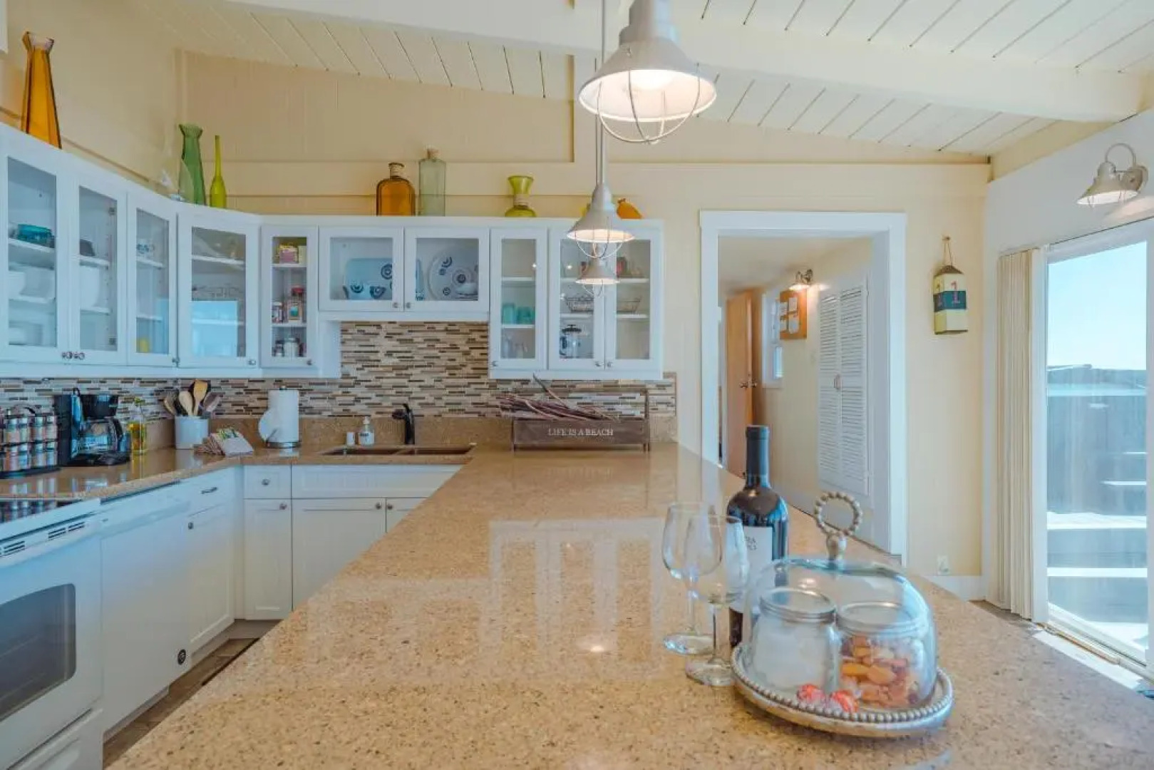 Surfscape Beach House, Private Beach & Ocean views