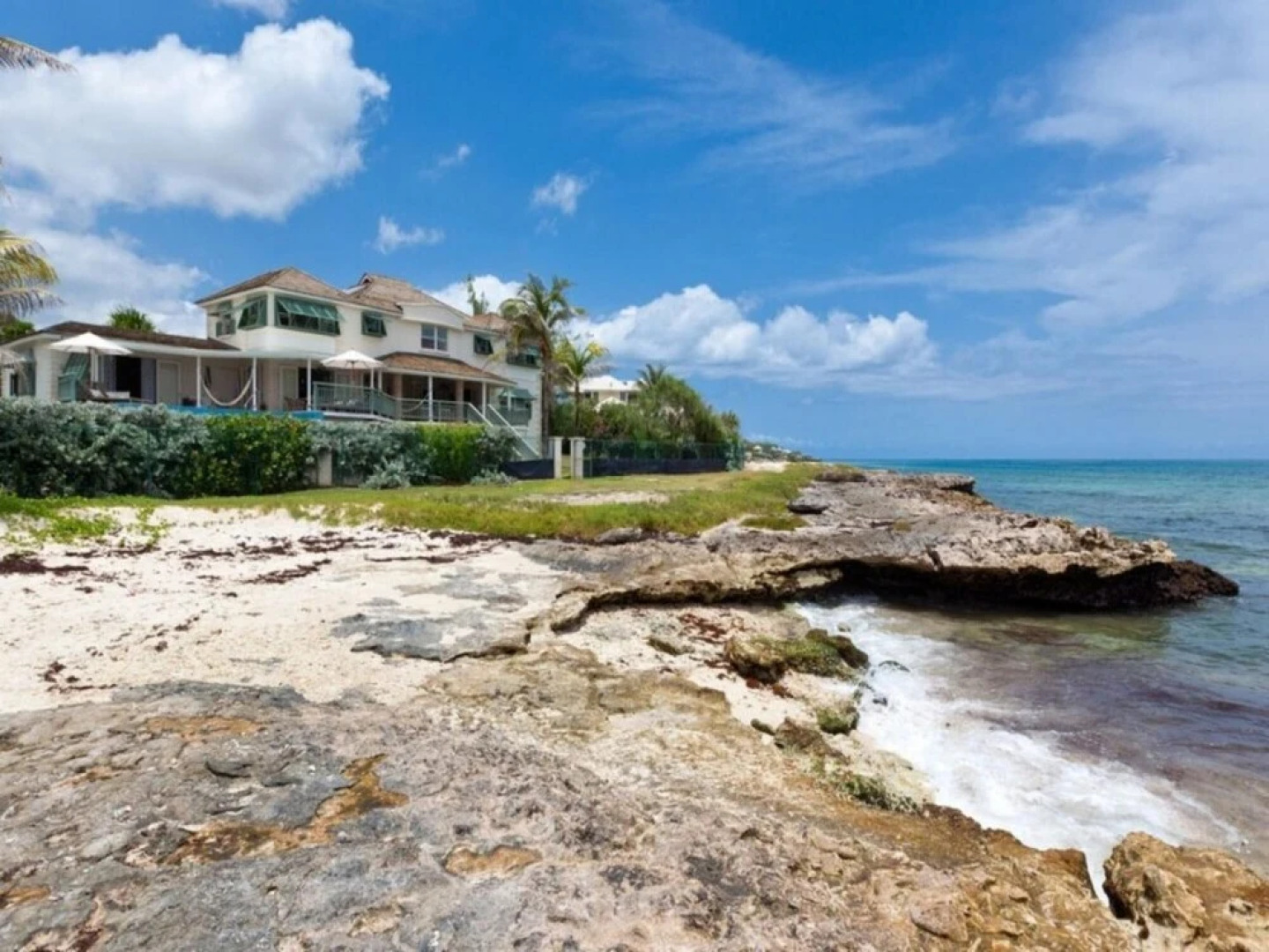 Sunny Vacation Villa 11