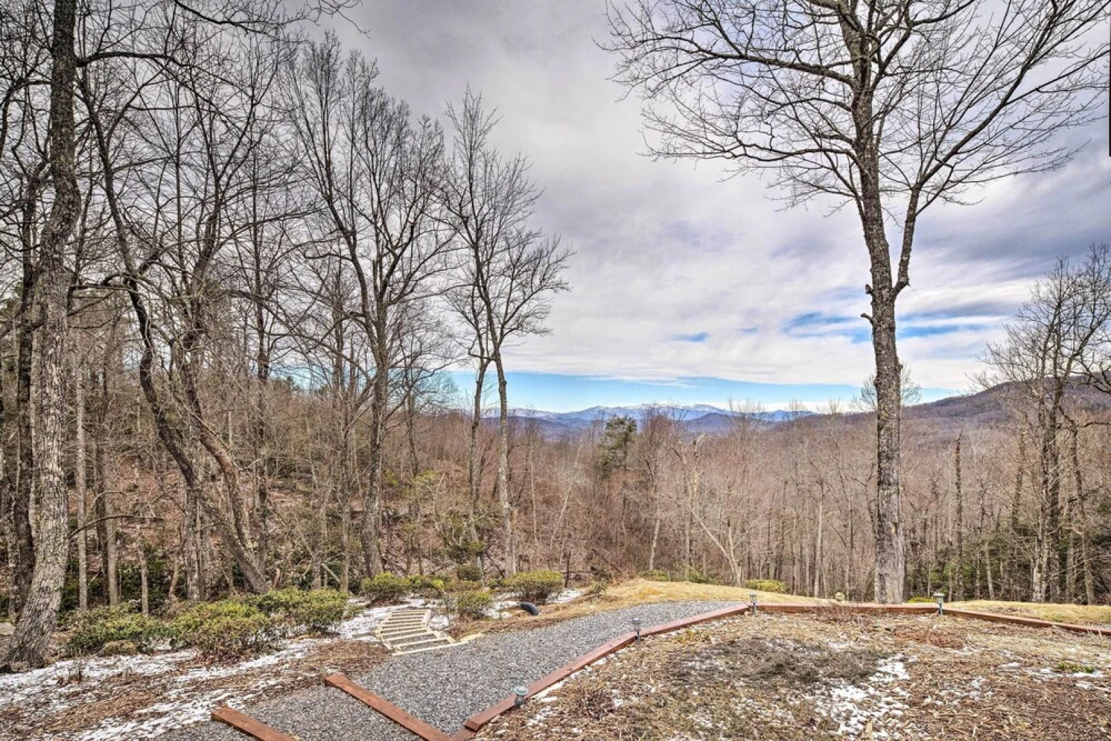 Secluded Black Mountain Cabin w/ On-site Pond!
