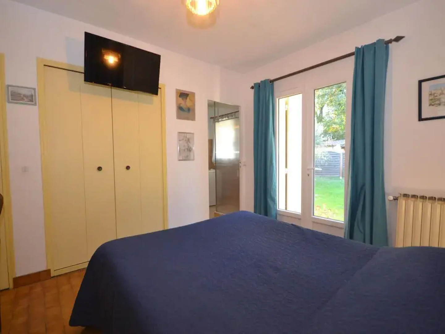 Villa With Swimming Pool Within the Luberon