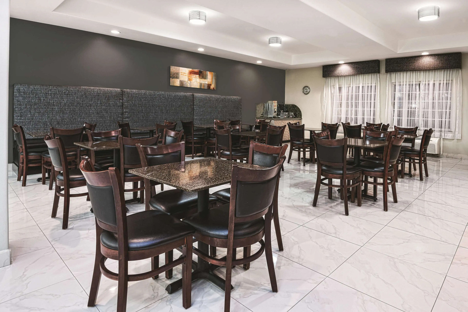 La Quinta Inn & Suites by Wyndham Mercedes Outlet Mall