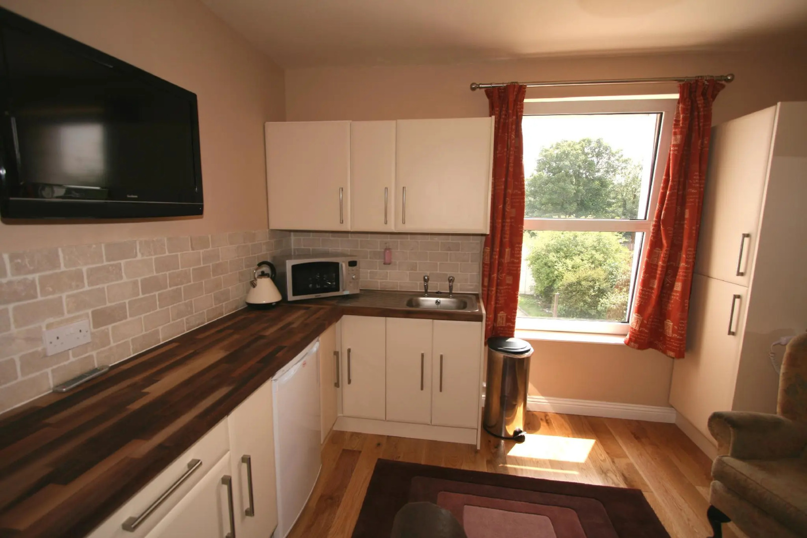 Central Studios Gloucester Road by Rooms Booked - Free Parking