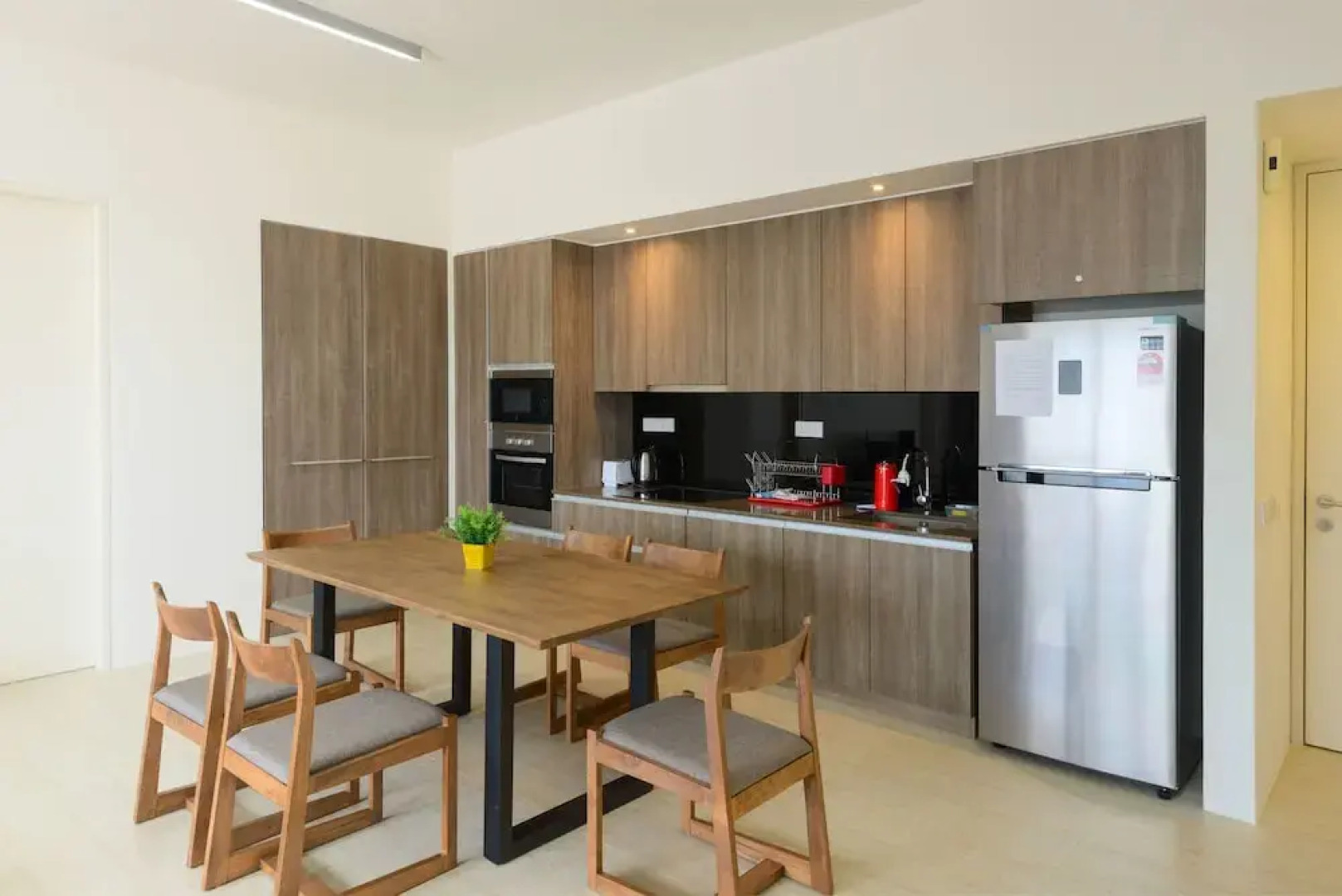 2 Bedrooms Apartment By The Sea