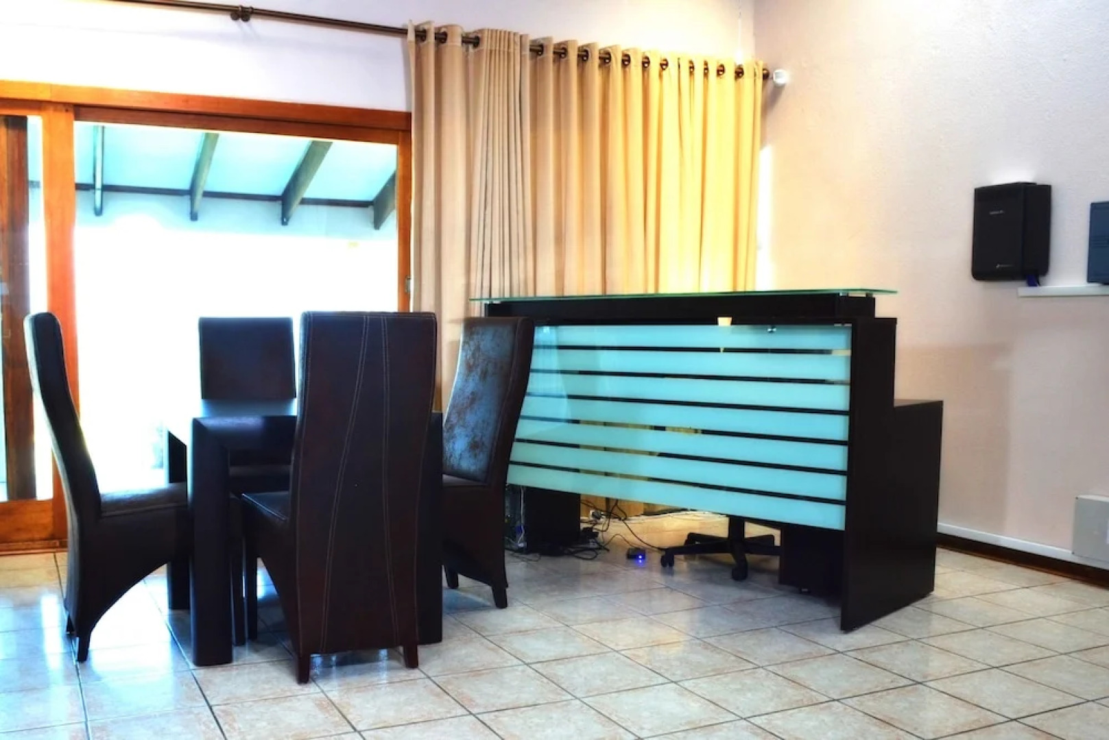 Empoza Sea View Guest House