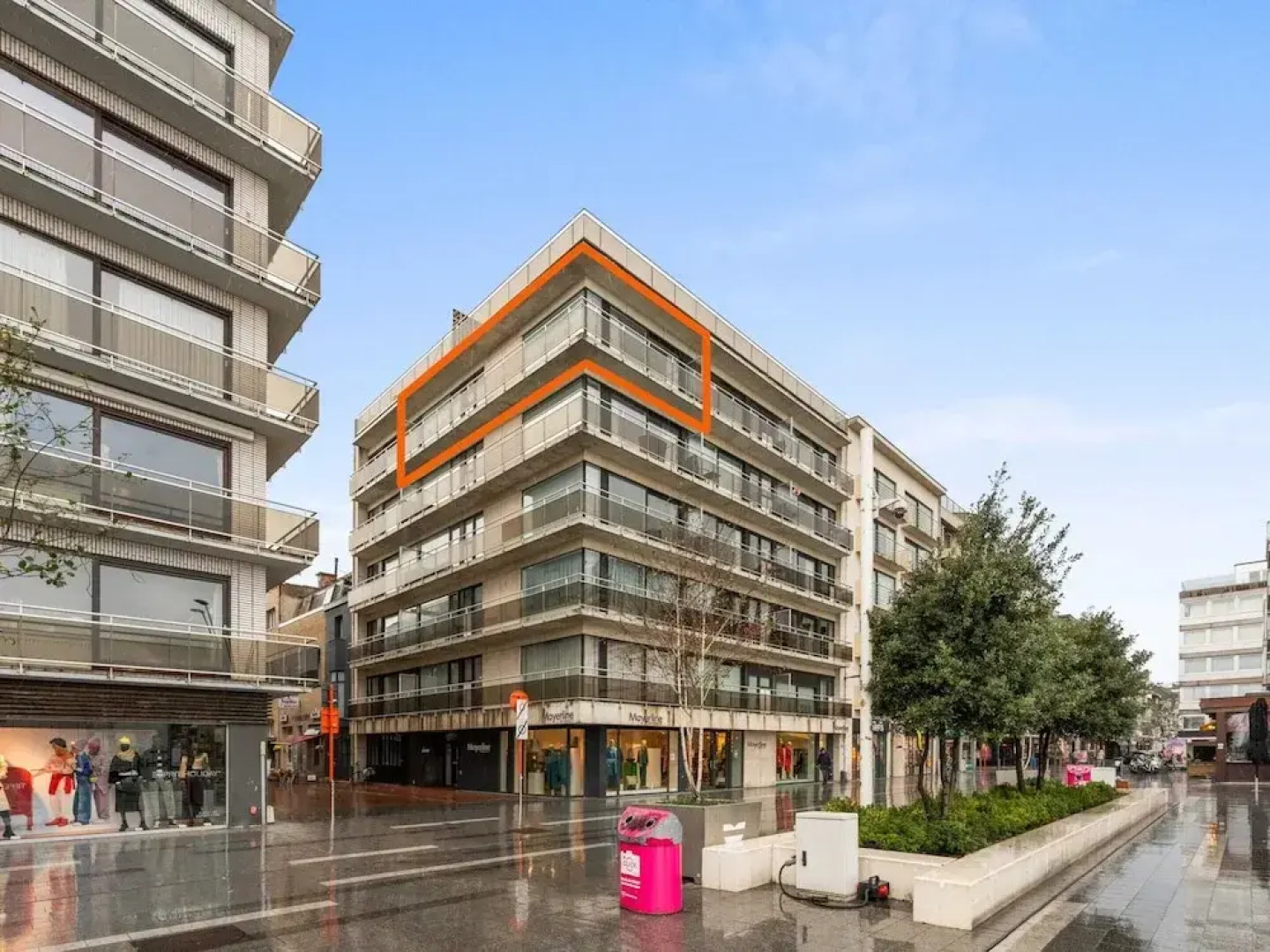 Apartment Near Train Station