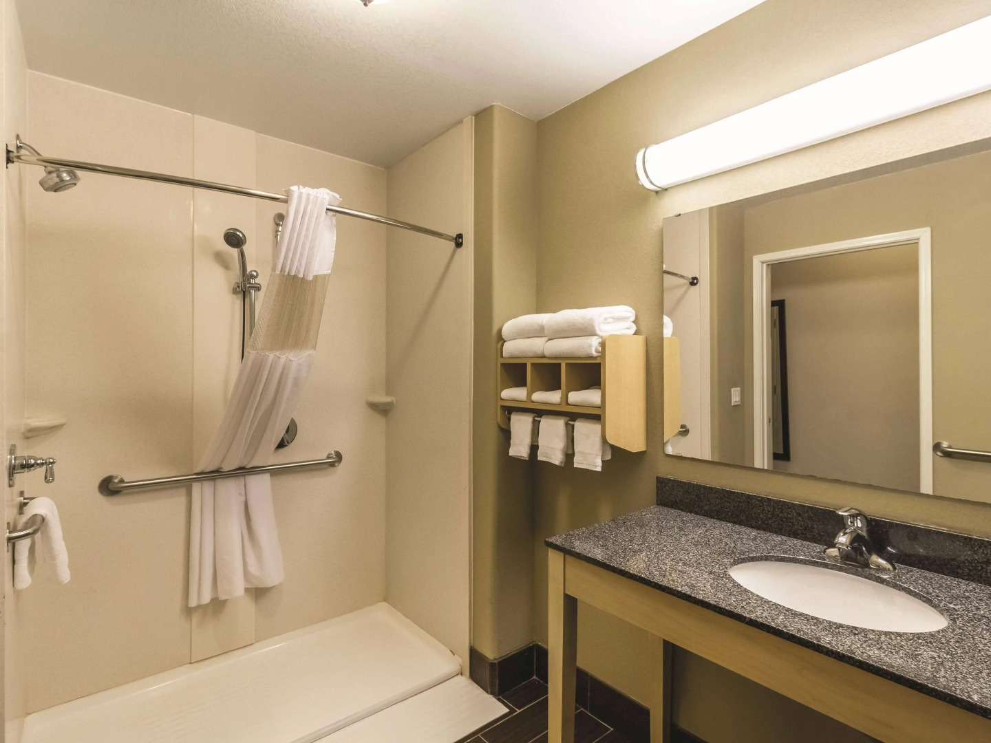 La Quinta Inn & Suites by Wyndham Fargo-Medical Center