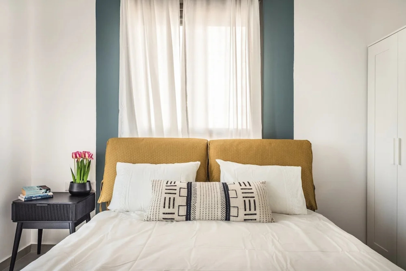 Stunning 4Bd Apt w/ Balcony, Parking & Sea Views by Sea N' Rent