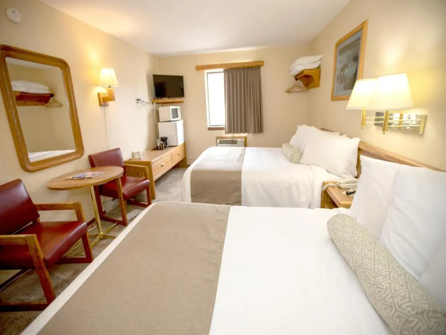 Beartooth Hideaway Inn and Cabins