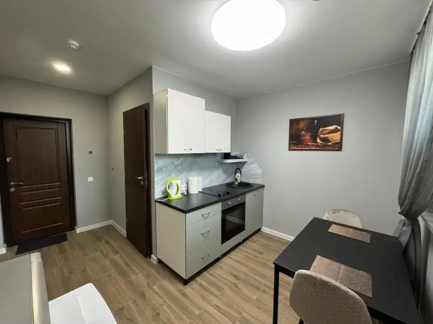 Room-1 Numeris Apartamentai su Balkonu