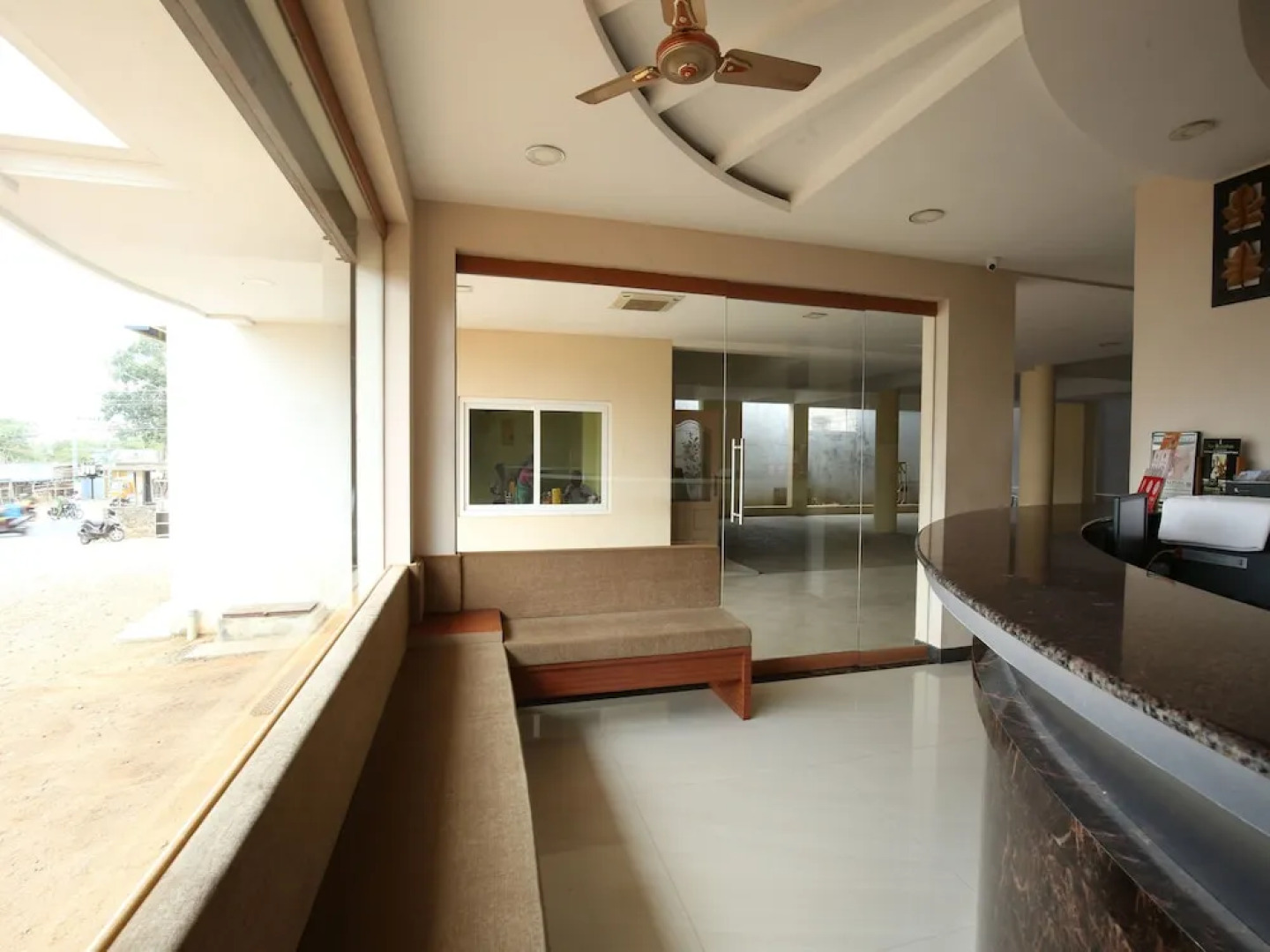 OYO 7878 Hotel Skyark