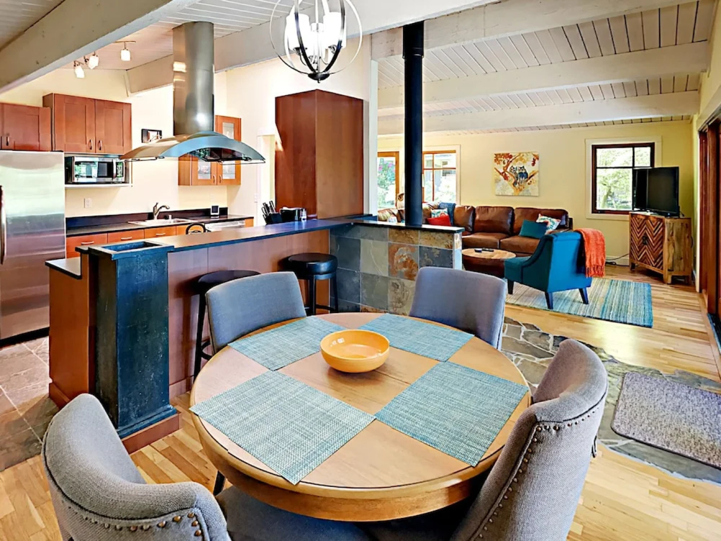 Fletcher 5551 - 3 Br home by RedAwning