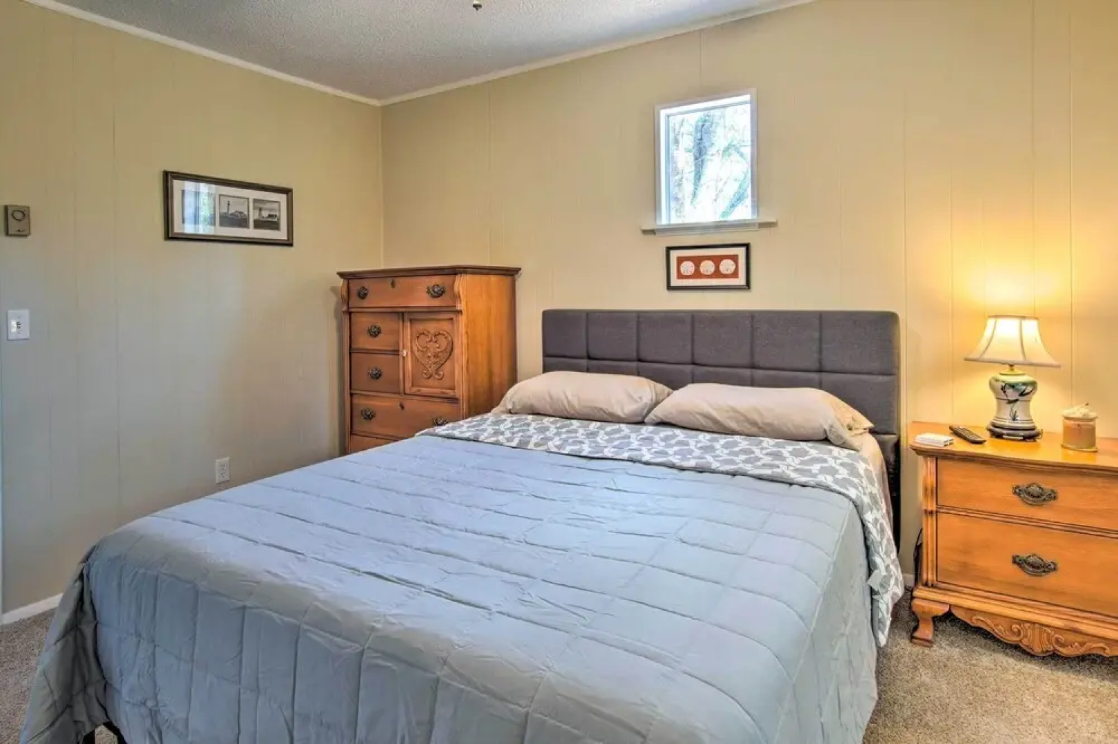 Sunny Oak Island Retreat - 3 Blocks to Beach!