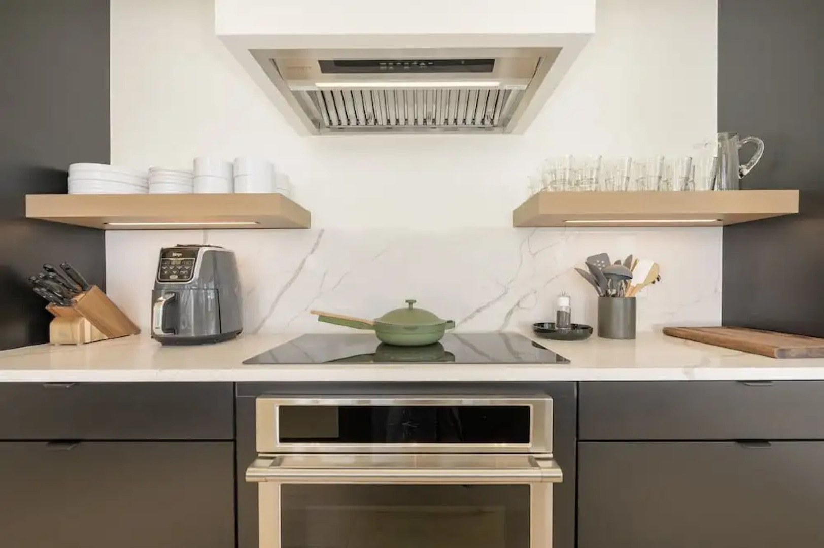 Mountain Vista 3 Bedroom Chalet by RedAwning