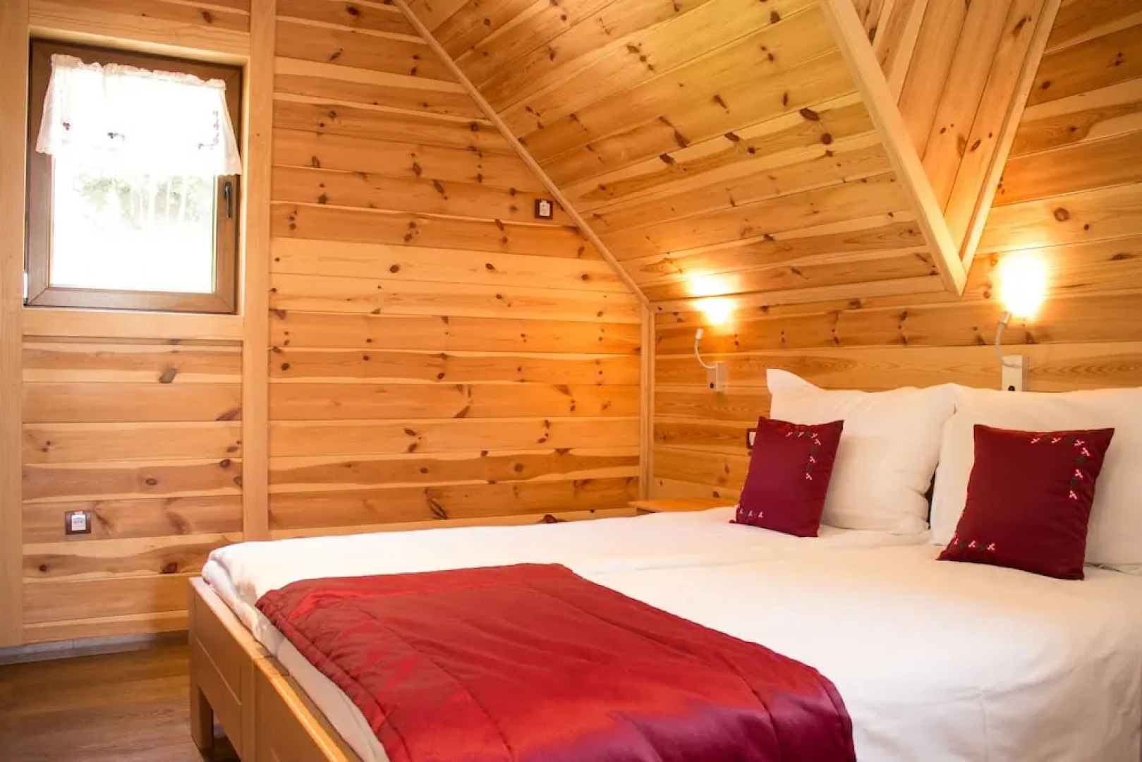 Etno Naselje Vrdnička Kula