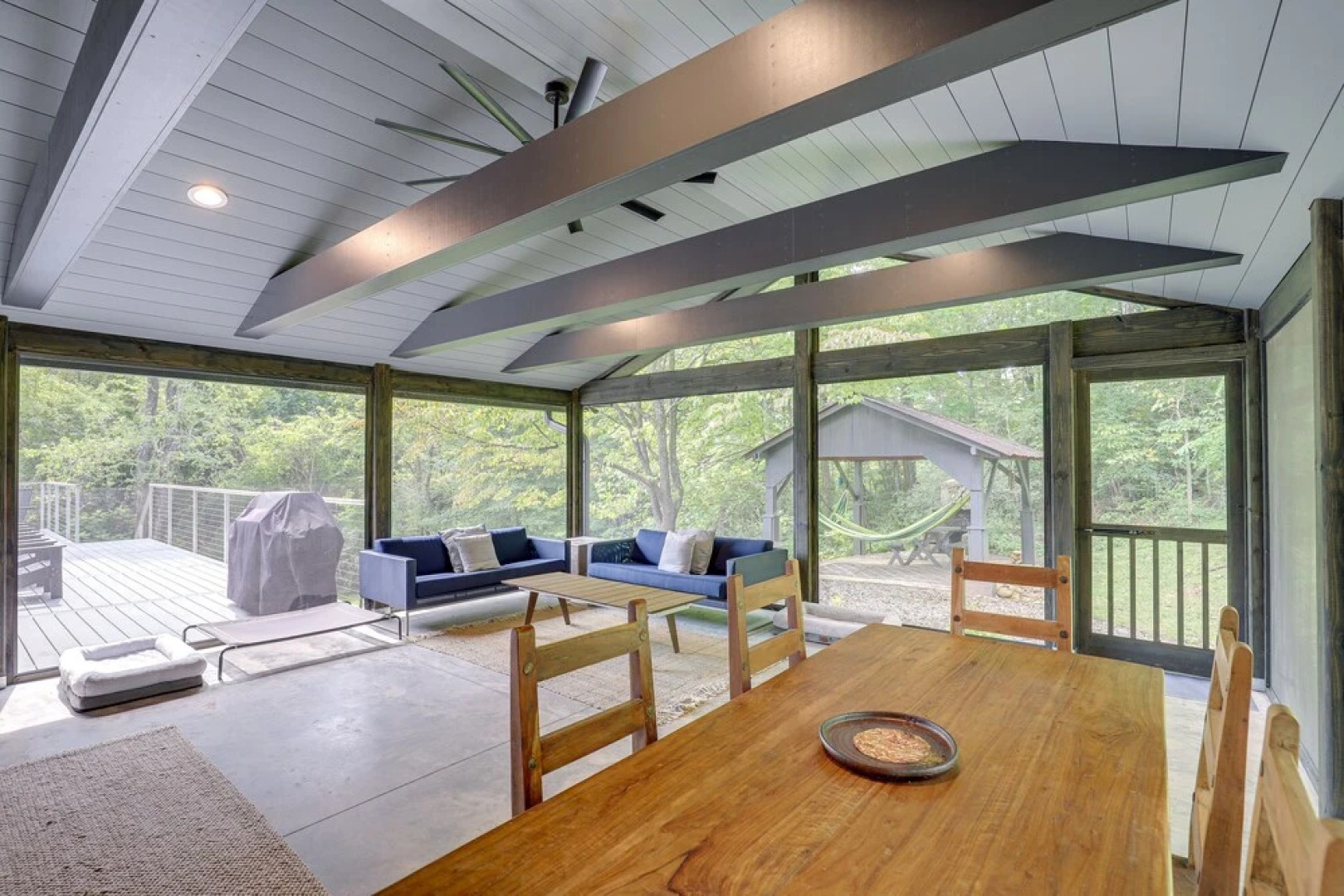 Brevard Retreat: Fireplace, Deck & Screened Porch!