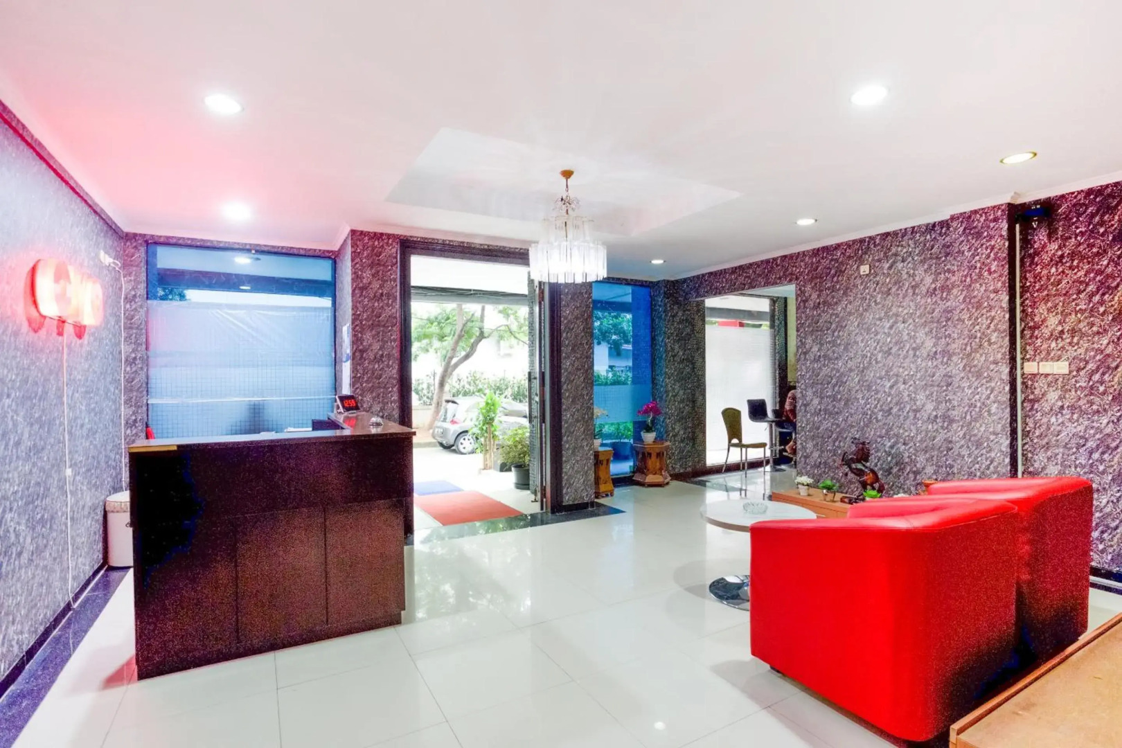 Hotel Addict by RedDoorz