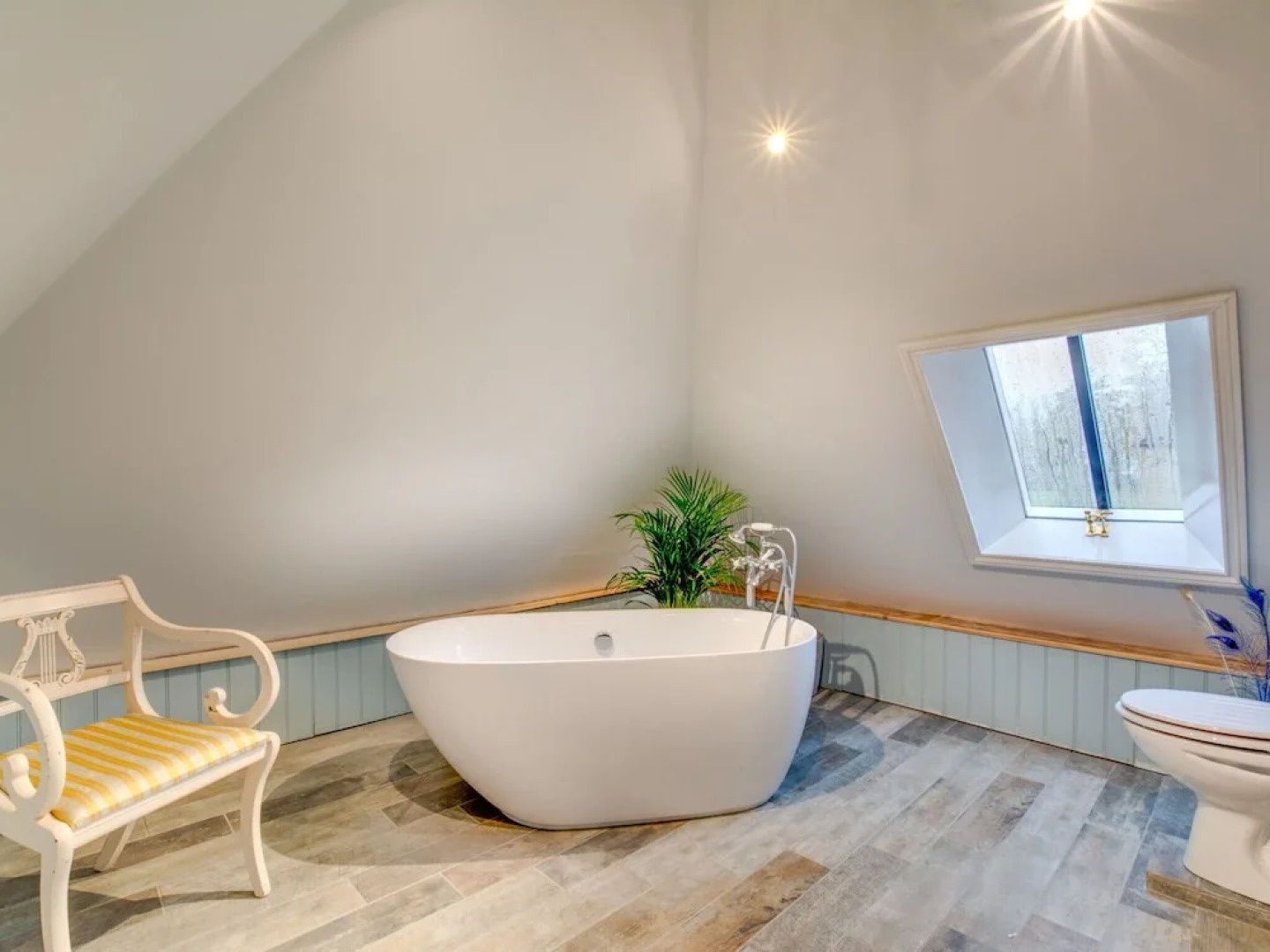 Converted Barn With Excellent Wooden Beams, High Ceiling and a Cosy Terrace