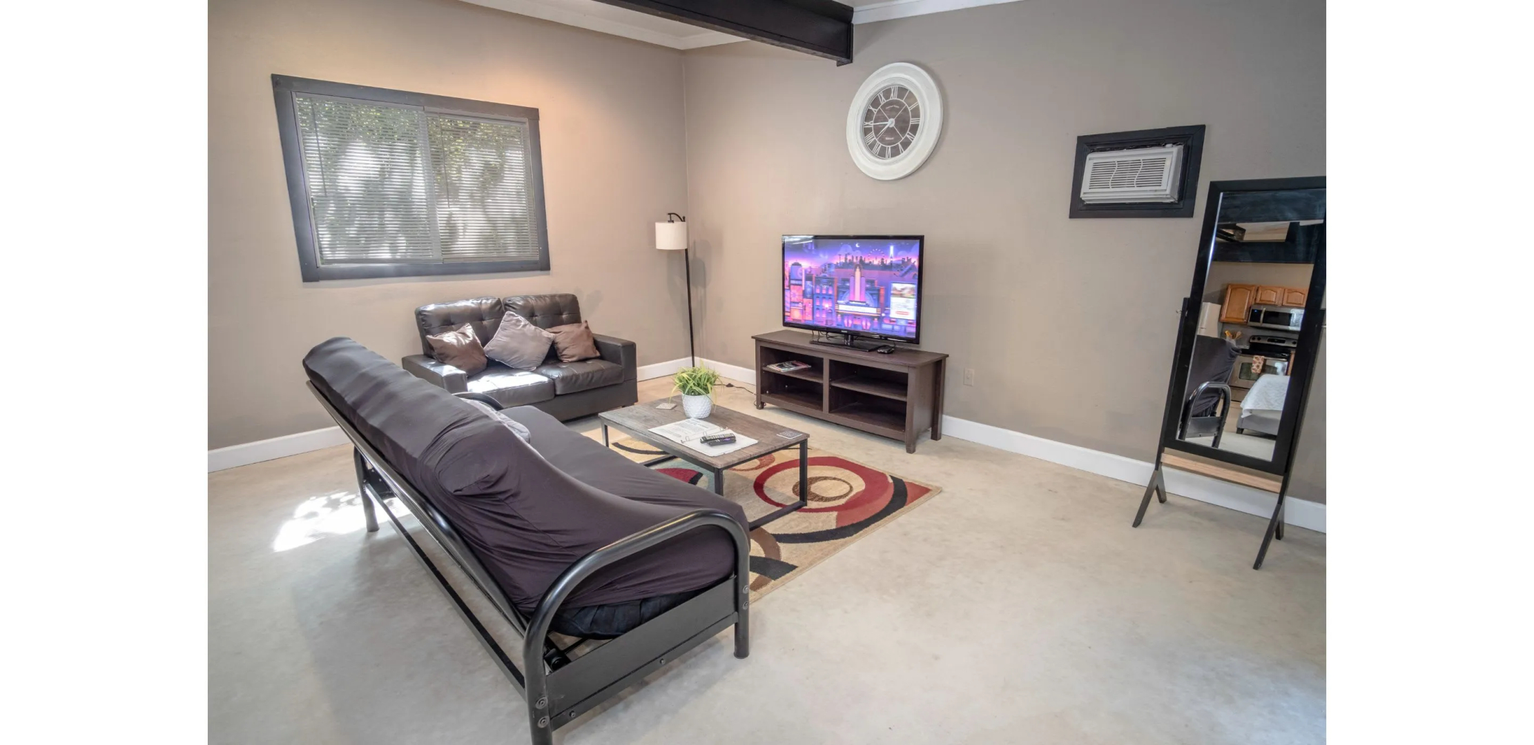 BIG Studio Near Downtown With All Amenities
