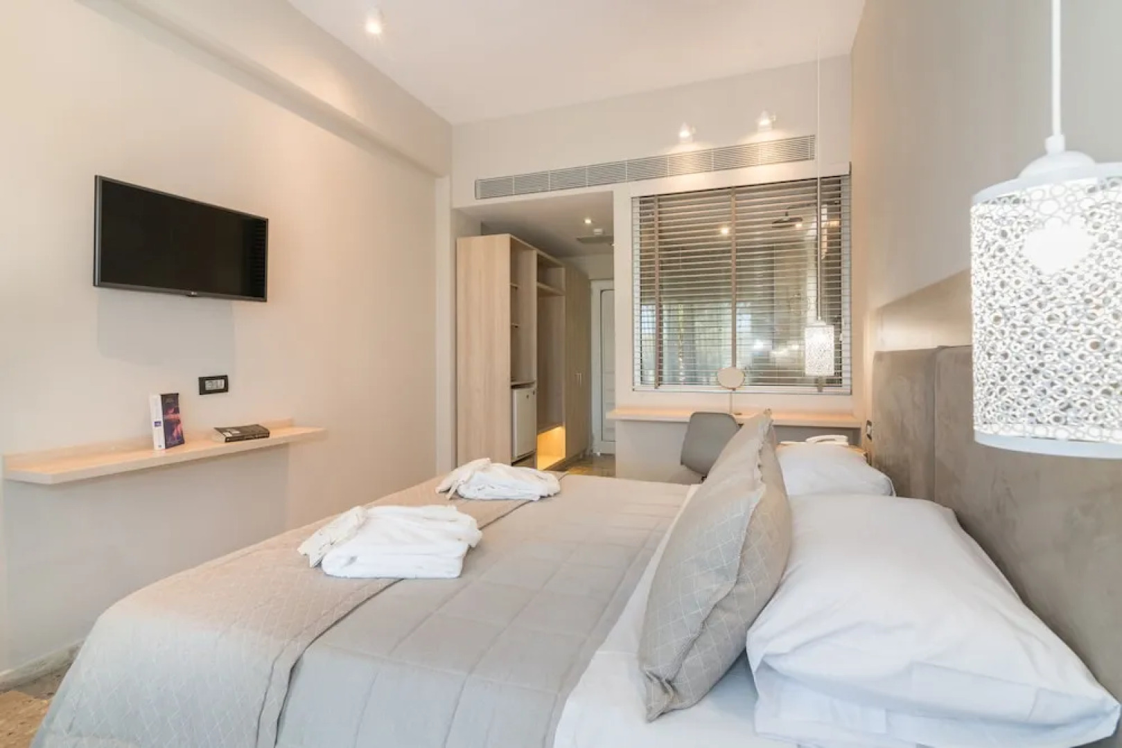 Venus Hotel & Suites