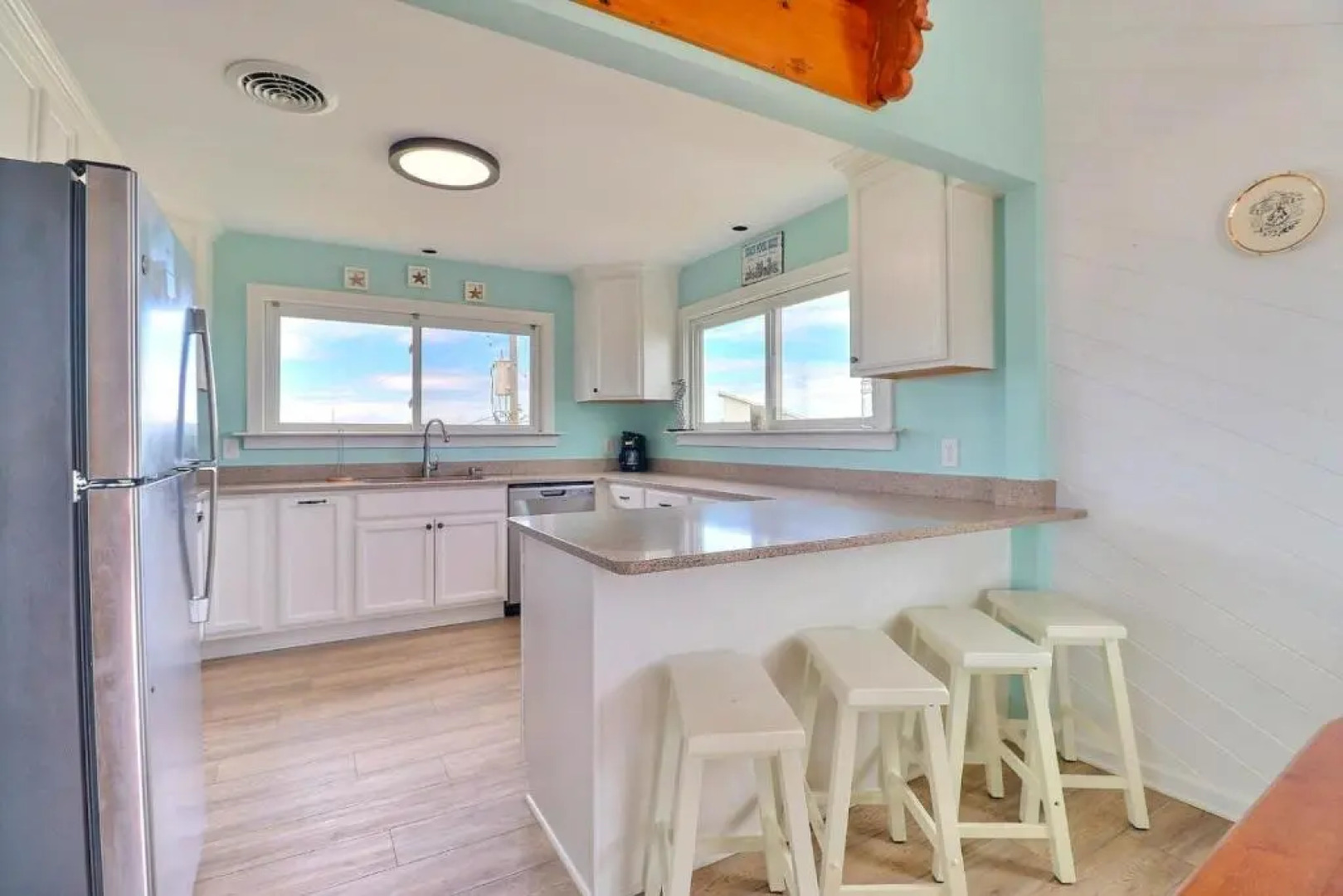 7148 Just Beachy 1 Min Walk to Beach