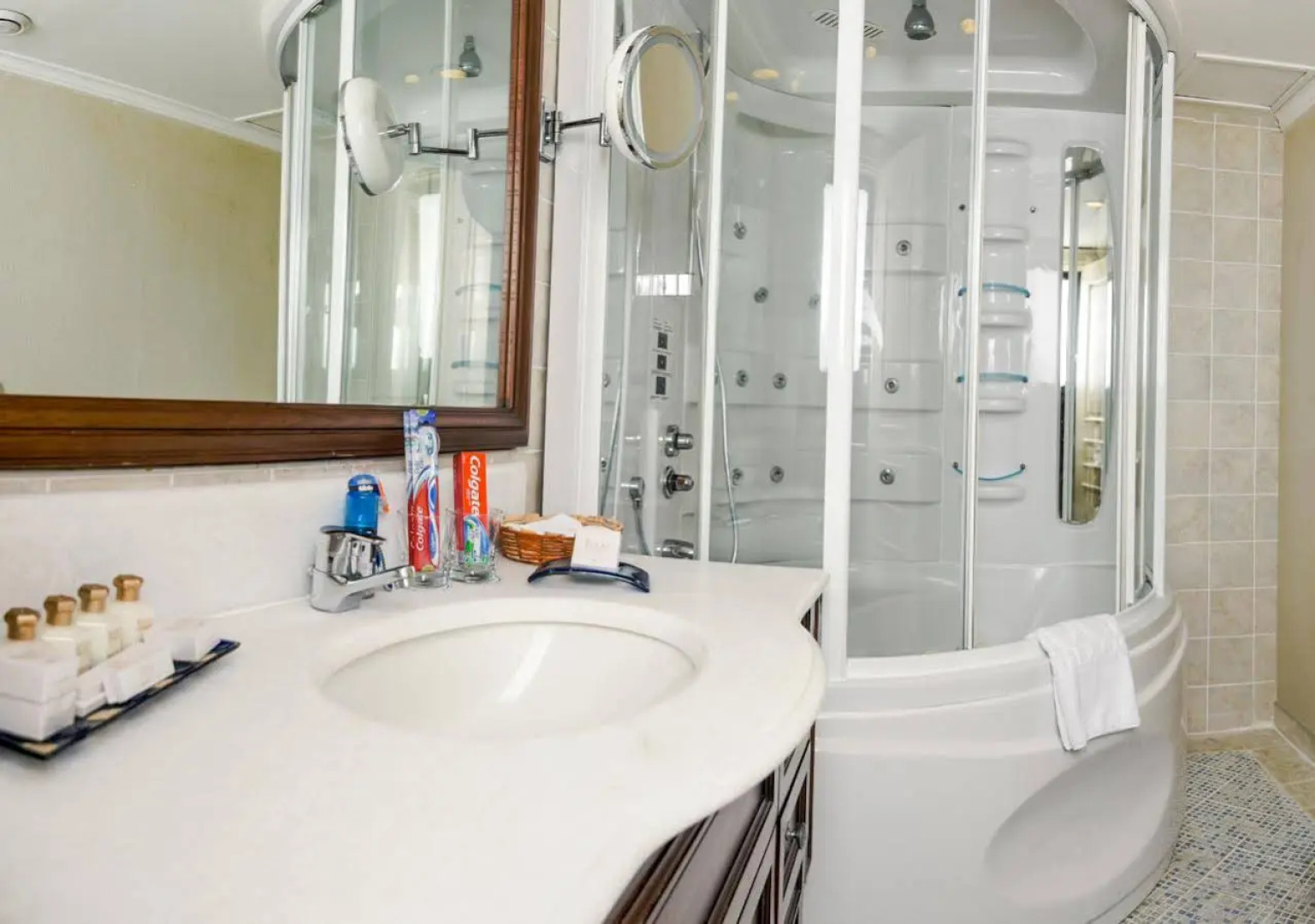 Rocks Hotel & Casino