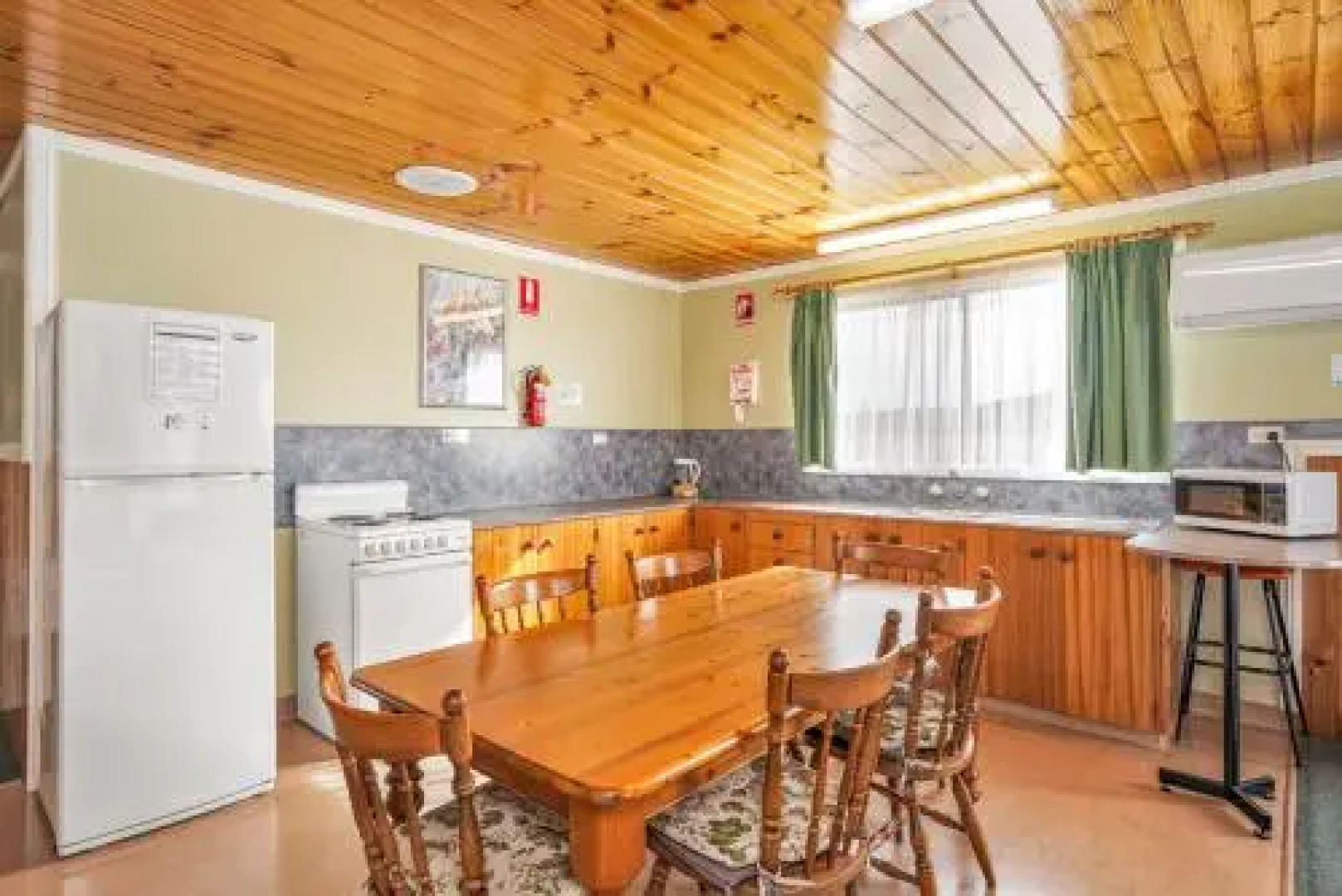 Kellraine Beach Cottages