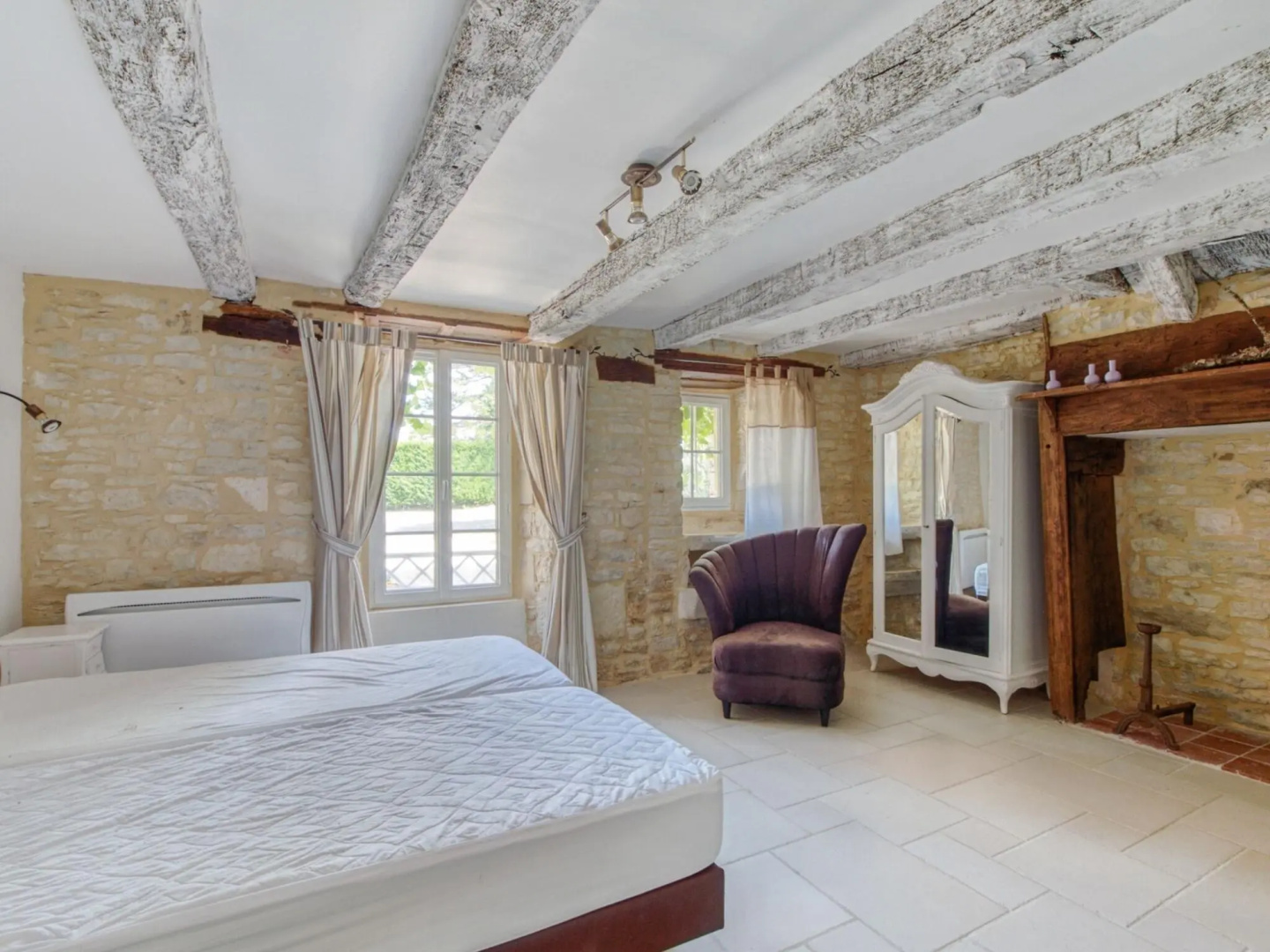 Alluring Holiday Home in Dégagnac with Heated Pool