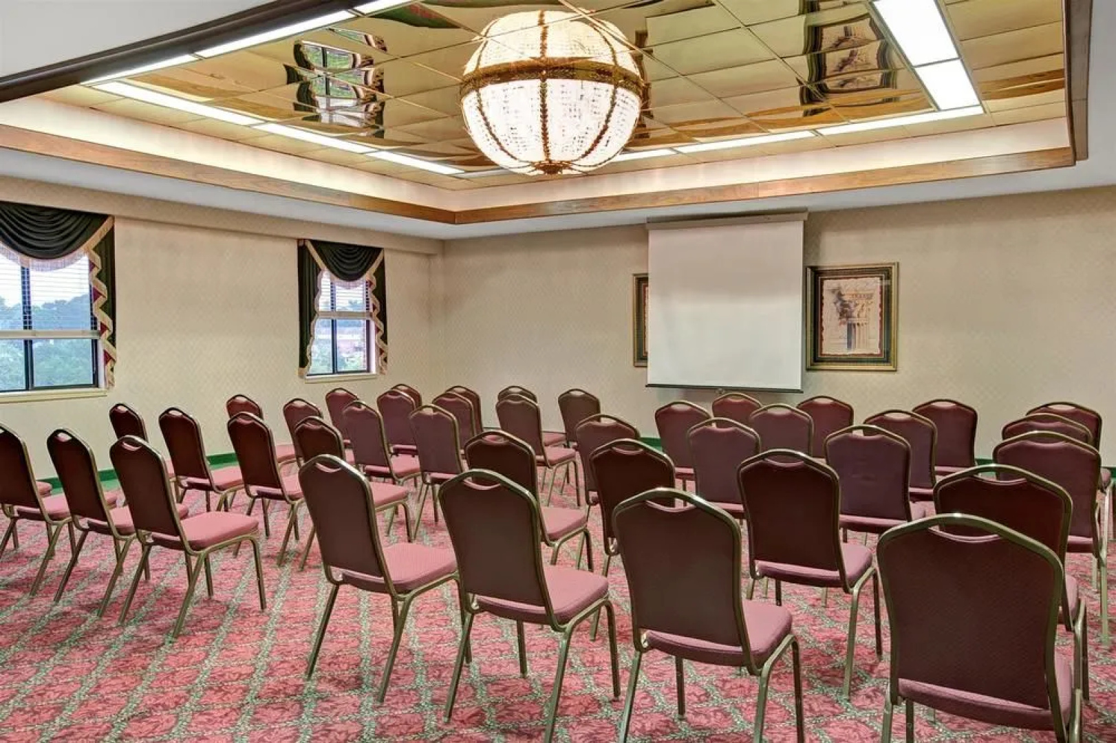 Days Inn & Suites Hickory