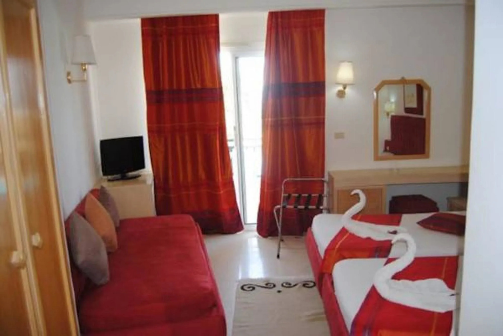 Palmyra Golden Beach Families and Couples