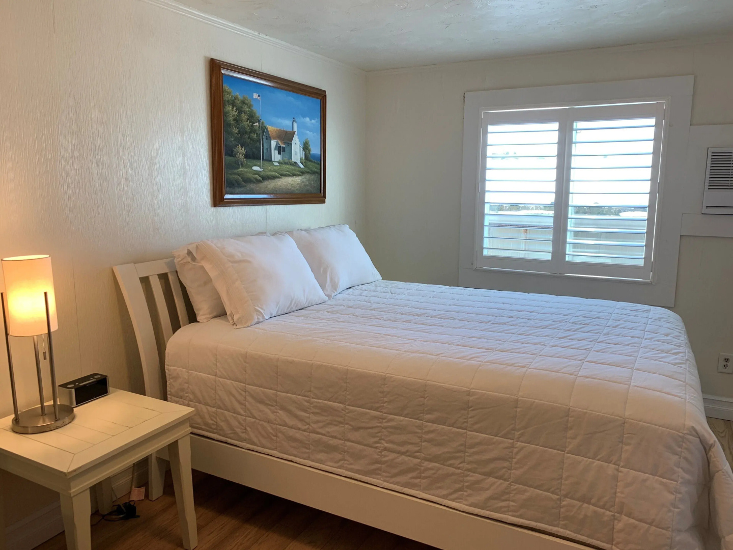 Vineyard Harbor Motel - Private Beach