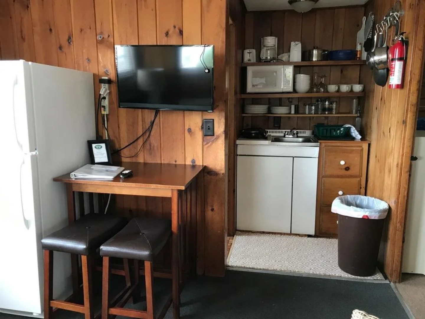 Lakeview House & Cottages