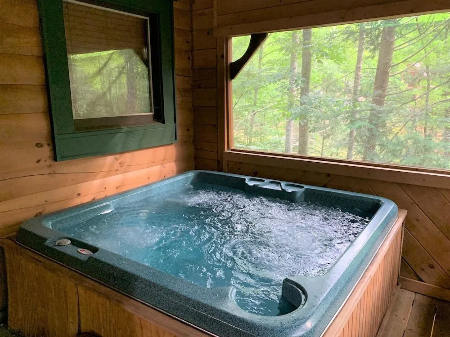 A Mountain Spirit 3 Bedroom Cabin by RedAwning