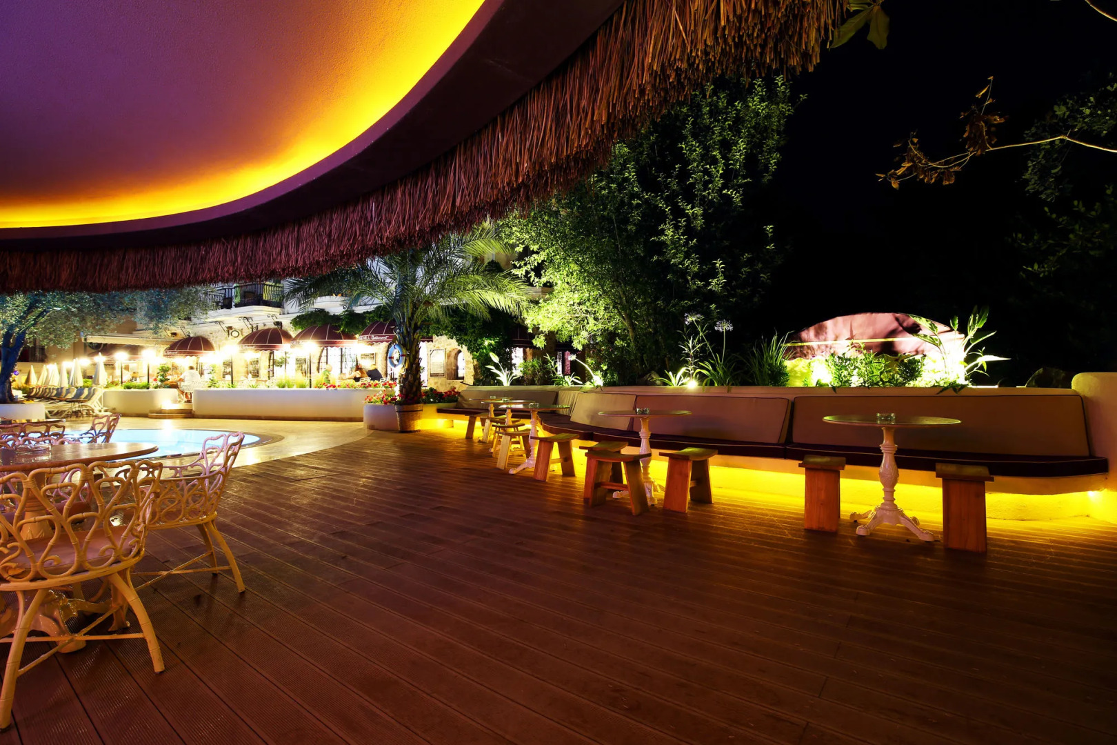 The PINEHILL Hotel & Suites