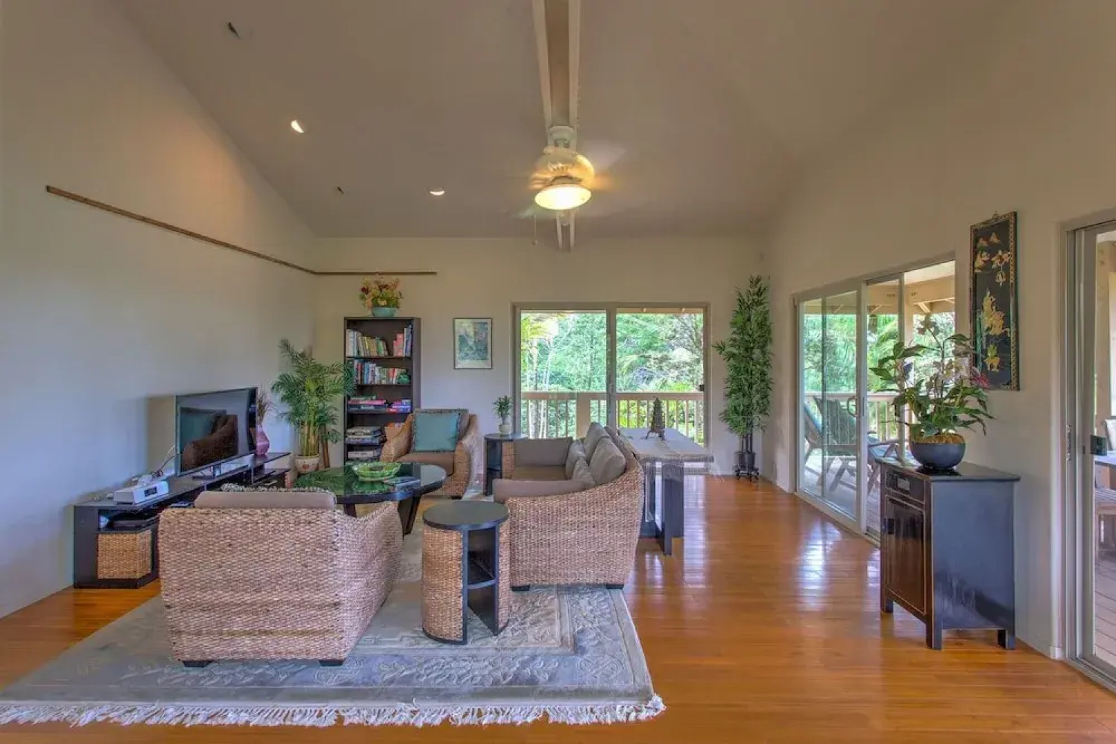 Maluhia Hale 3 Bedroom Home by RedAwning