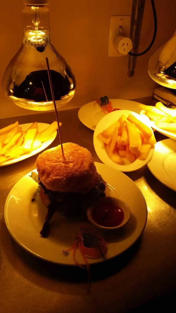 Mahoe Motel Bar n Grill