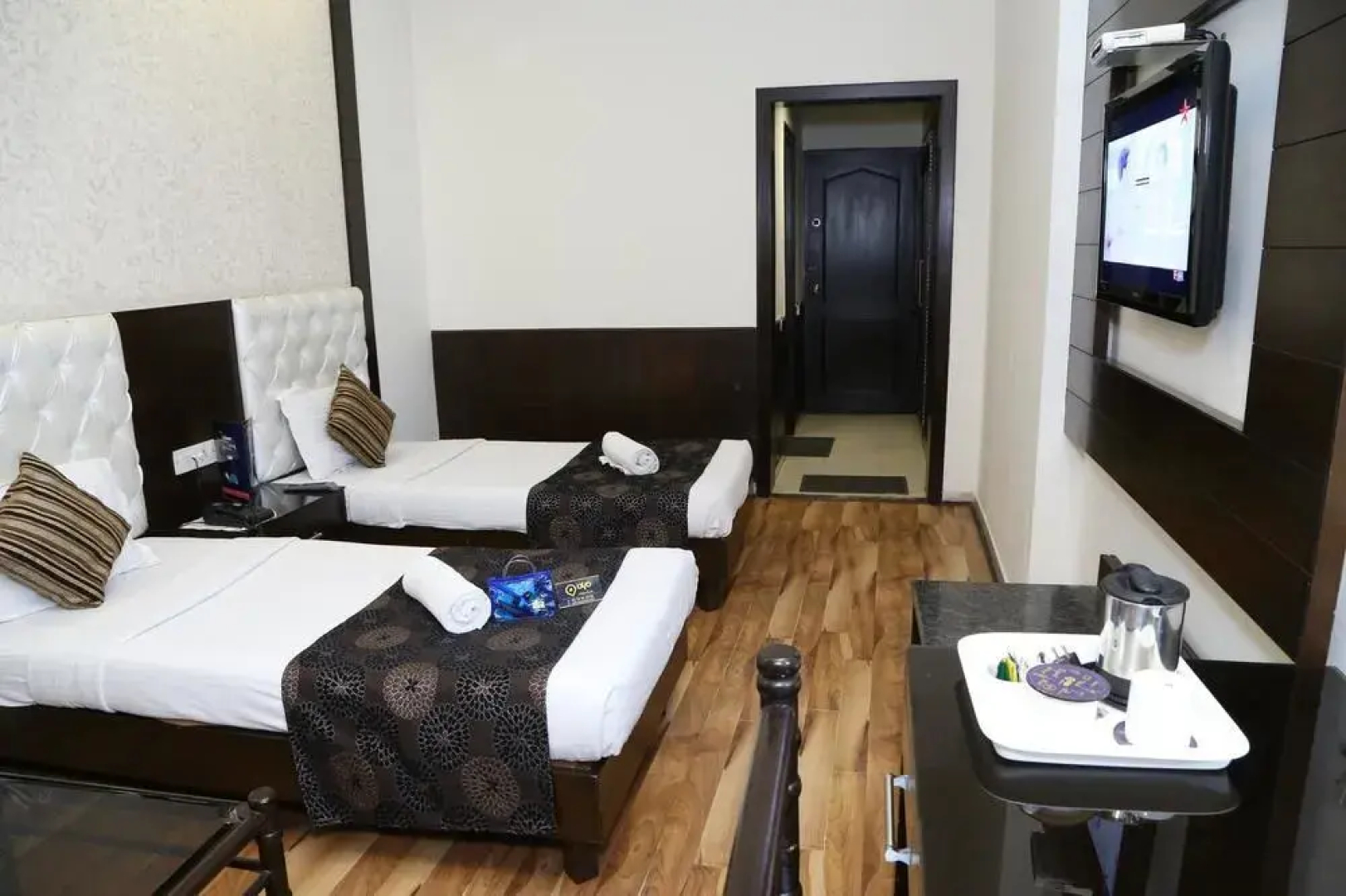 OYO 1832 Hotel Parbhat Inn