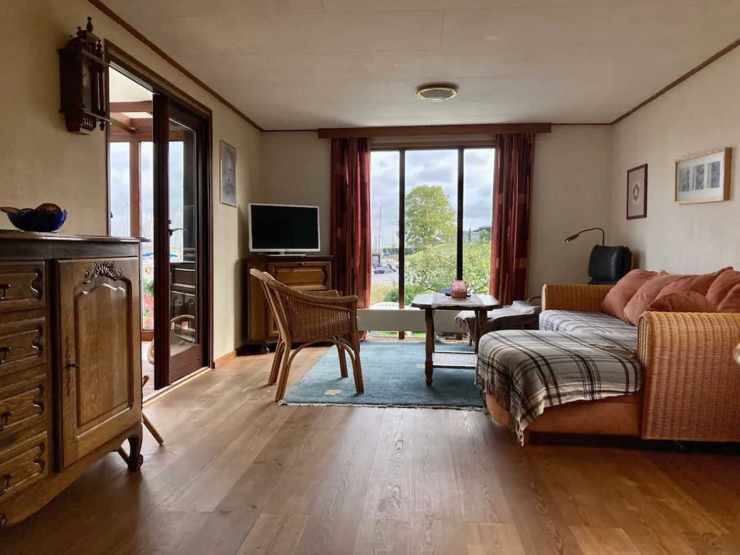 4pers - House w Sauna, Winter Garden & Fishing Pier in Front of the Lauwersmeer