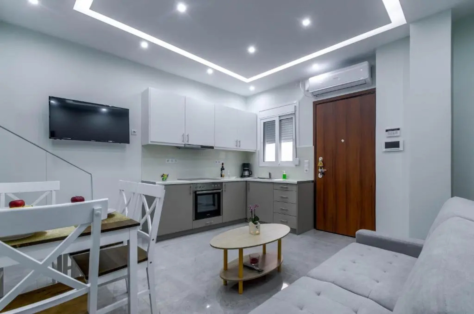 Renovated 2BD house close to Pireus port