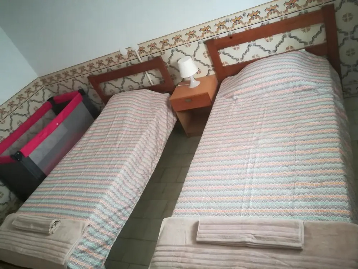 House With one Bedroom in Corroios, With Enclosed Garden and Wifi - 6 km From the Beach