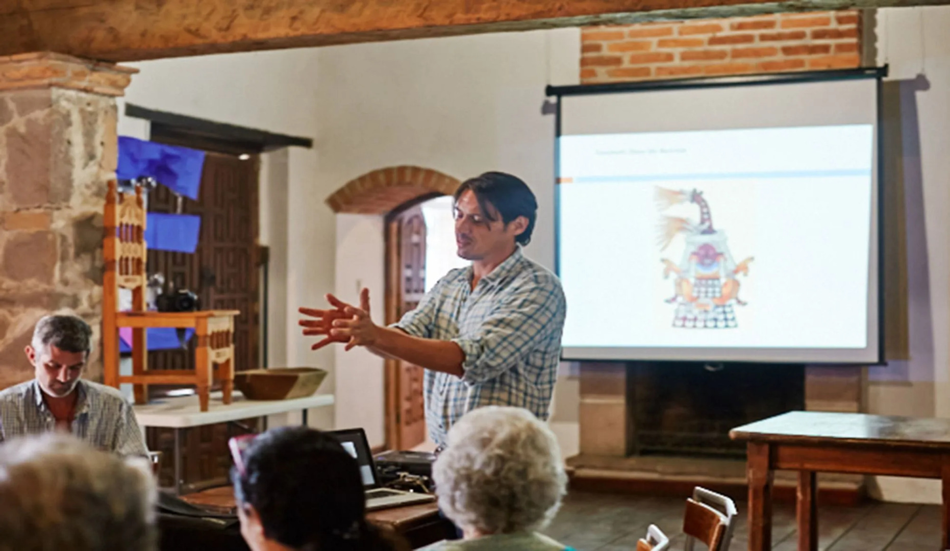 Mesón De Leyendas Breakfast & Downtown