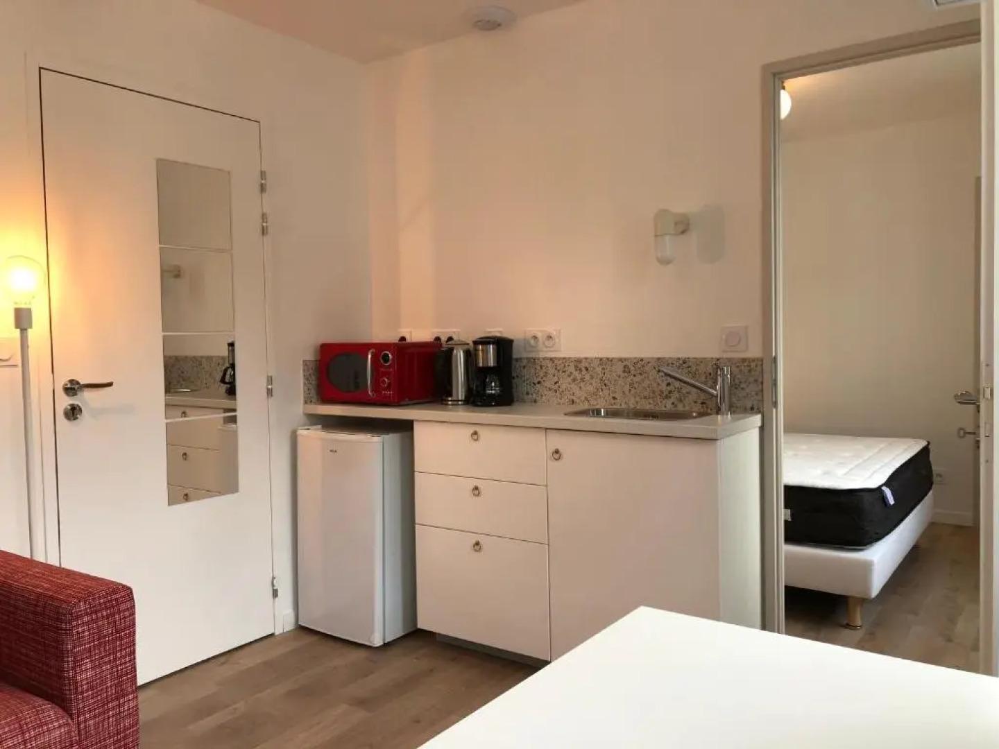 La Maison, 4 appartements 3 étoiles climatisés au centre ville avec jardin proche du Parc et des Thermes