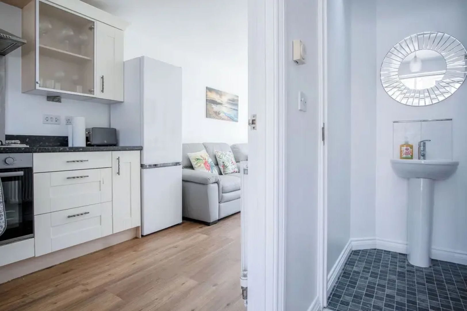 Swn Y Mor - 4 Bedroom - Llanelli