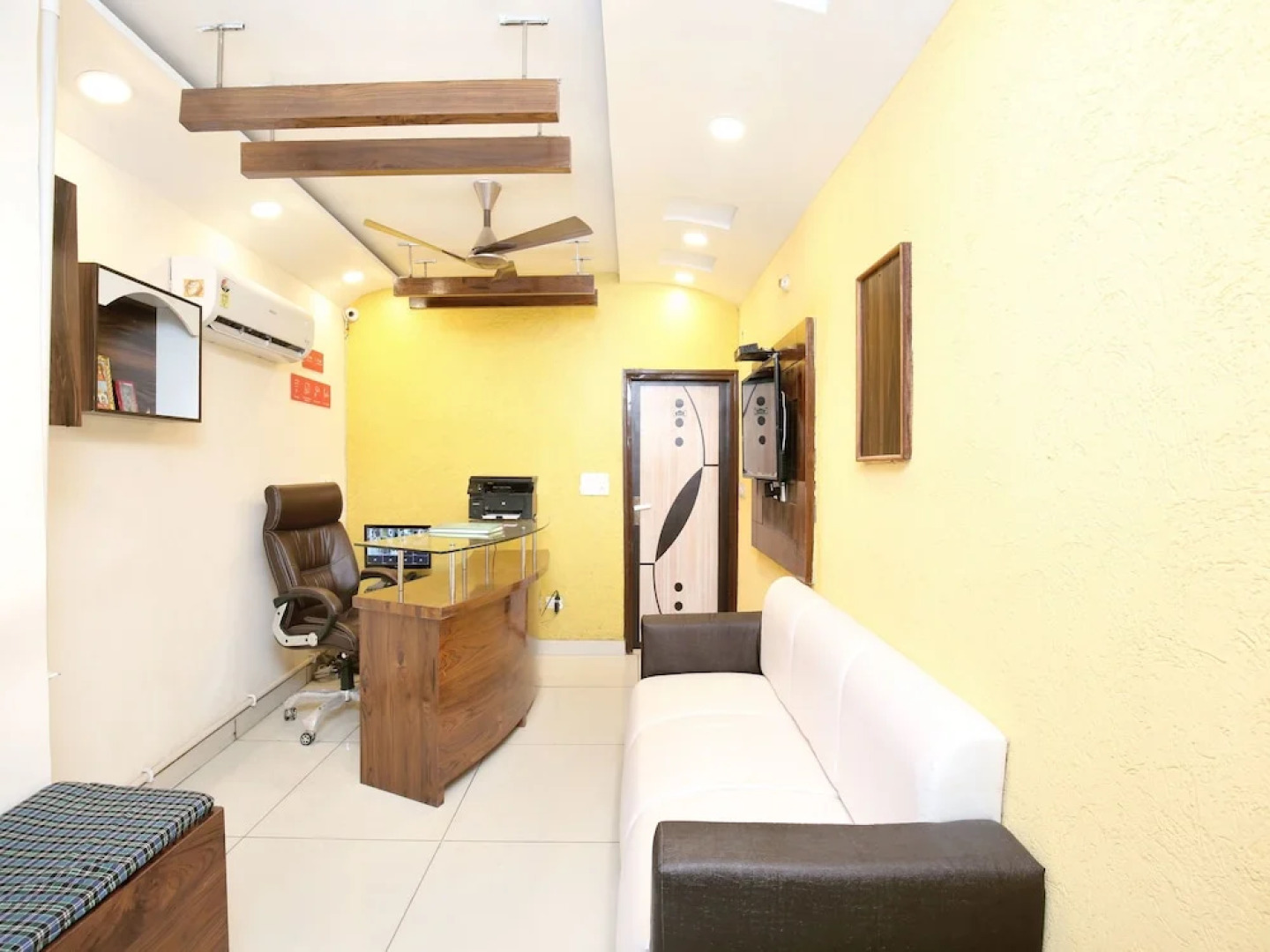 OYO 15620 Hotel Dynasty