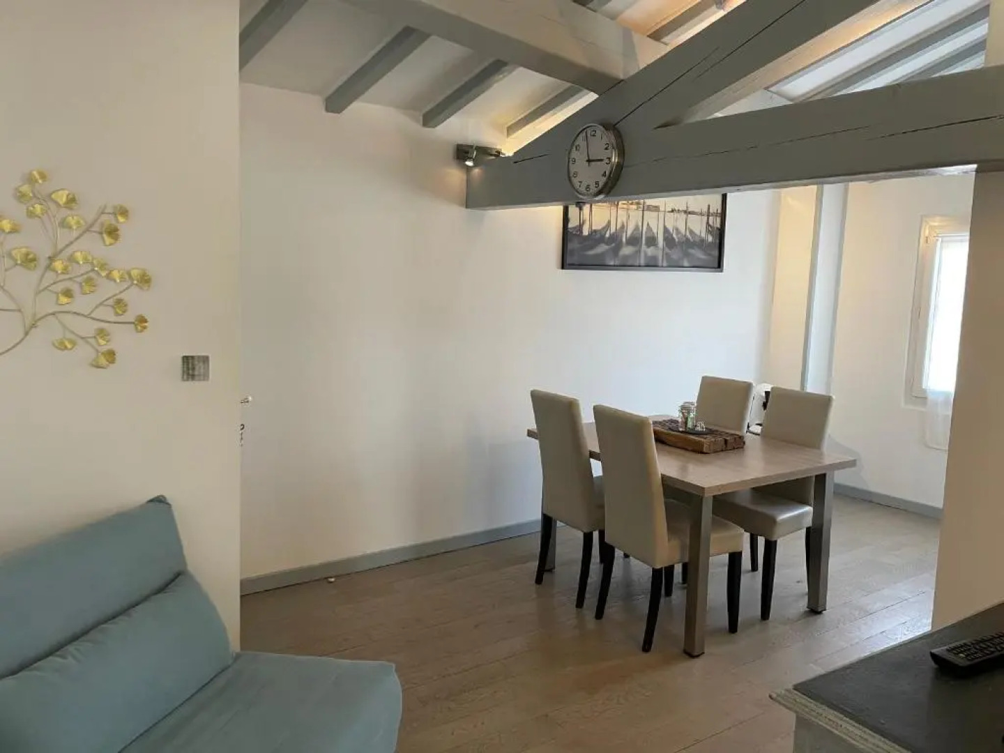 Chez la fille de léclusier