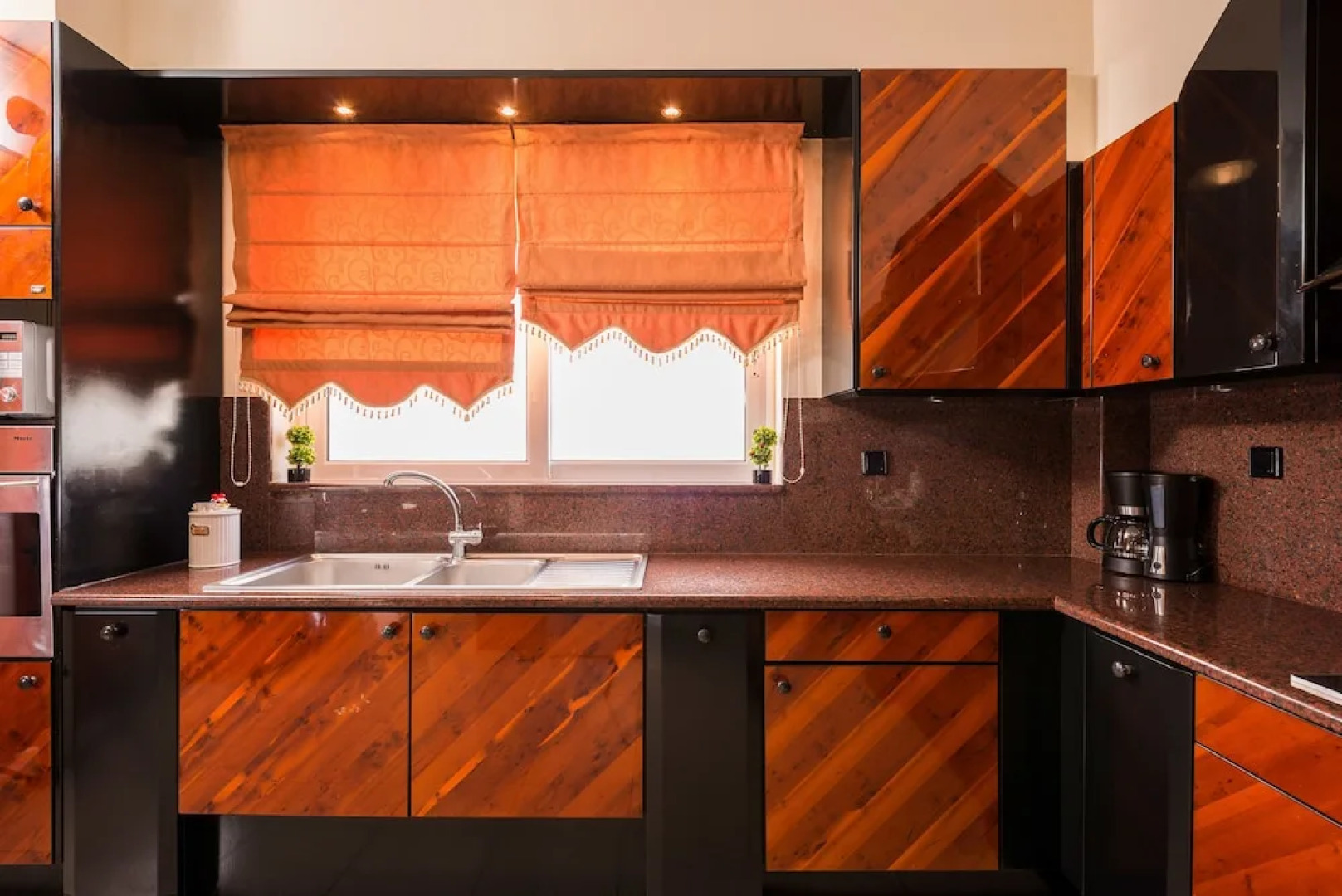 Steps to the Beach Spacious Home-Parking