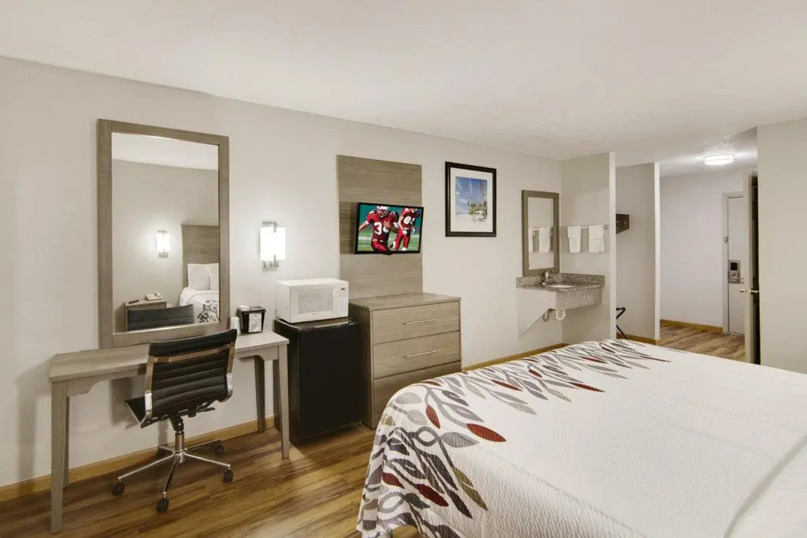 Red Roof Inn & Suites Pensacola - NAS Corry