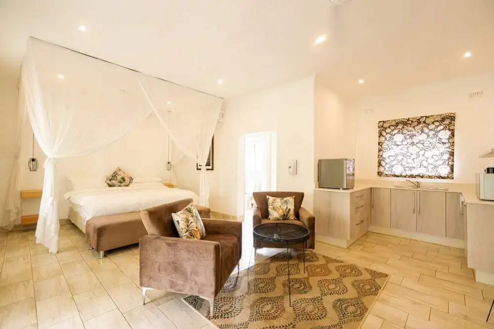 Room in Lodge - Luxury Suite in Zambezi Boutique Lodge 7 Free Tour Availaible