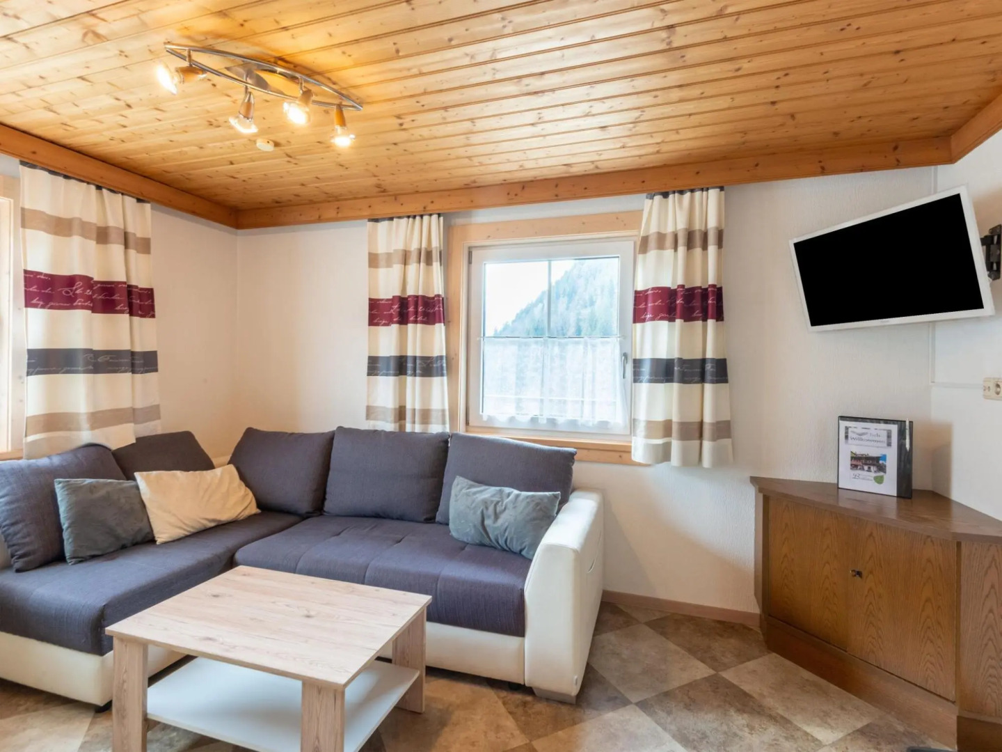 Romantic apartment in Bramberg with garden