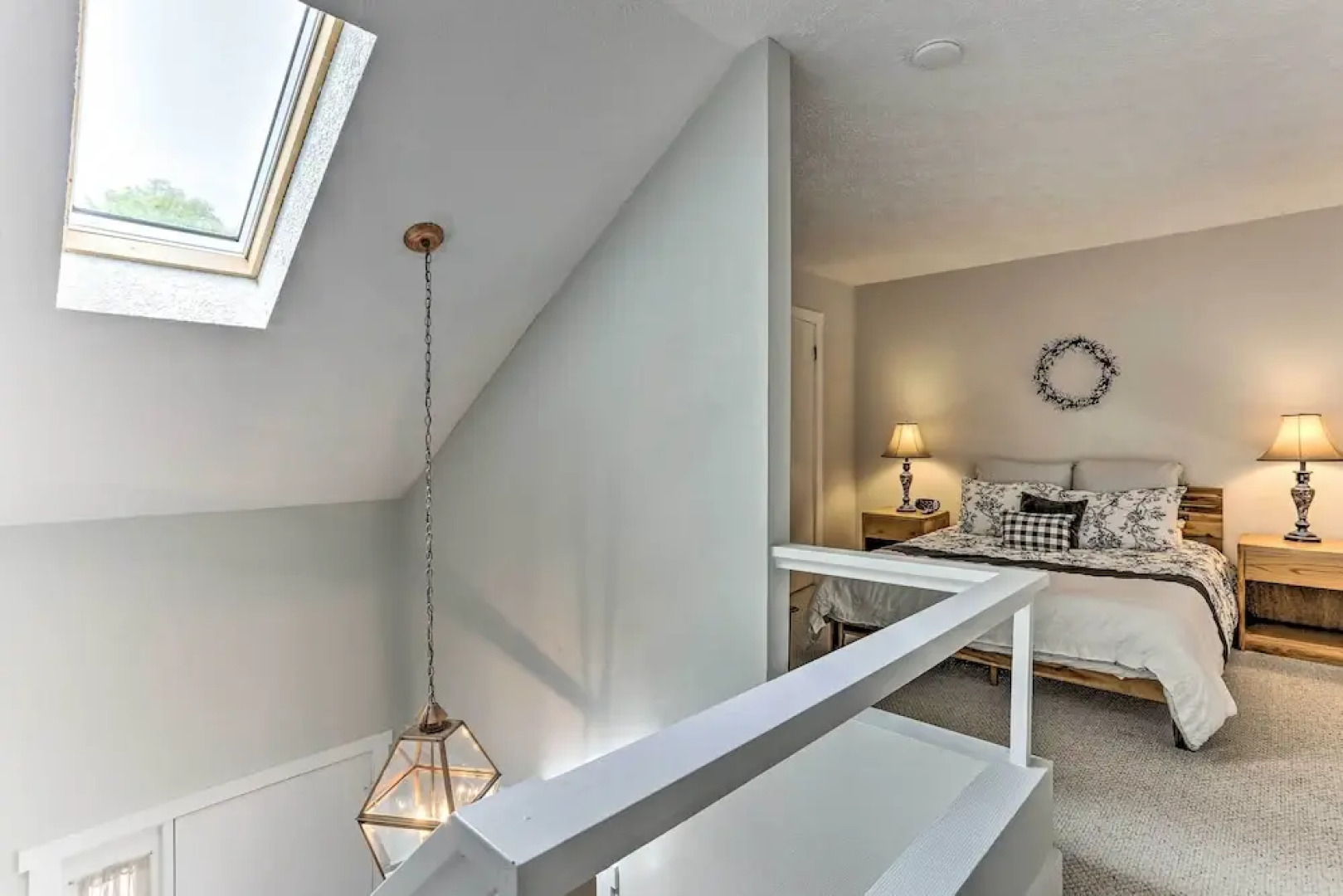 Deck & On-site Fishing Pond: Lake Harmony Home!