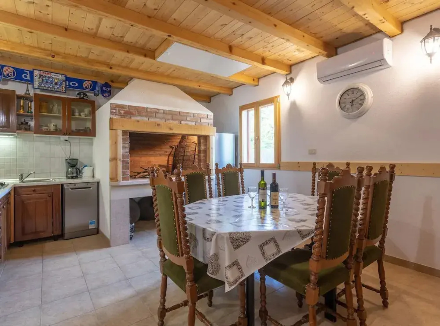 Sunny Escape Holiday Home Dicmo With Pool and Gym